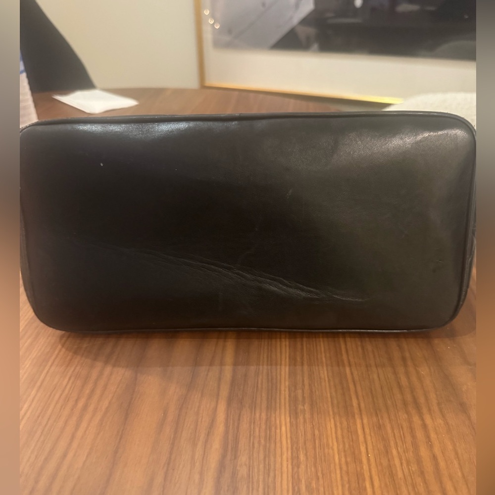 Chanel quilted Medallion tote - Picture 8 of 14